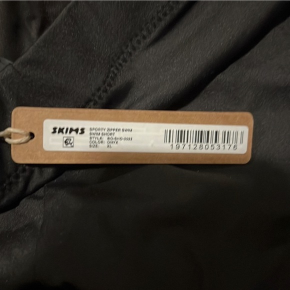 SKIMS NWT ZIP-UP SWIM MID WAIST SHORTS Size XL - Picture 3 of 3